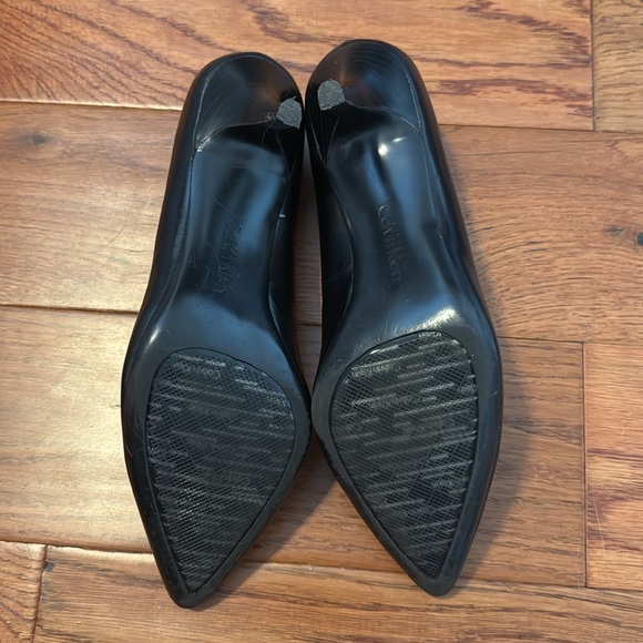 Calvin Klein Ashley pointed toe black heels - Picture 3 of 4